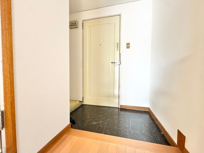 物件内観写真17　(玄関)