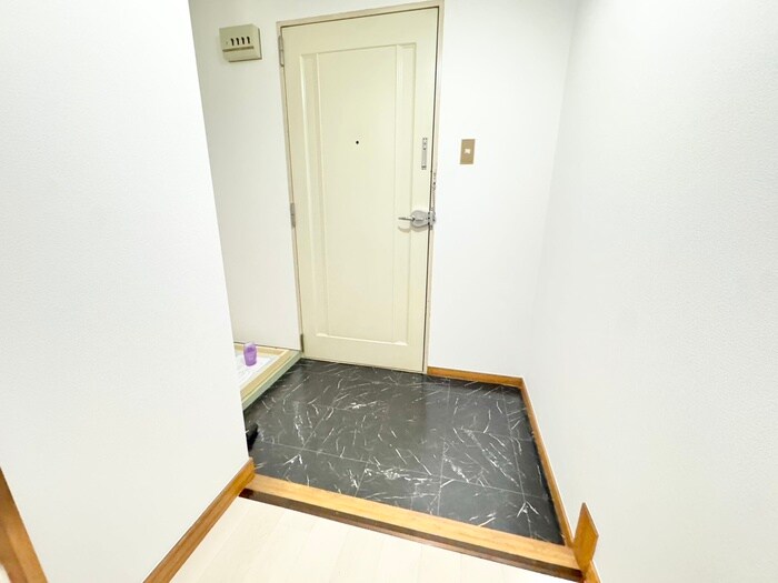 物件内観写真17　(玄関)