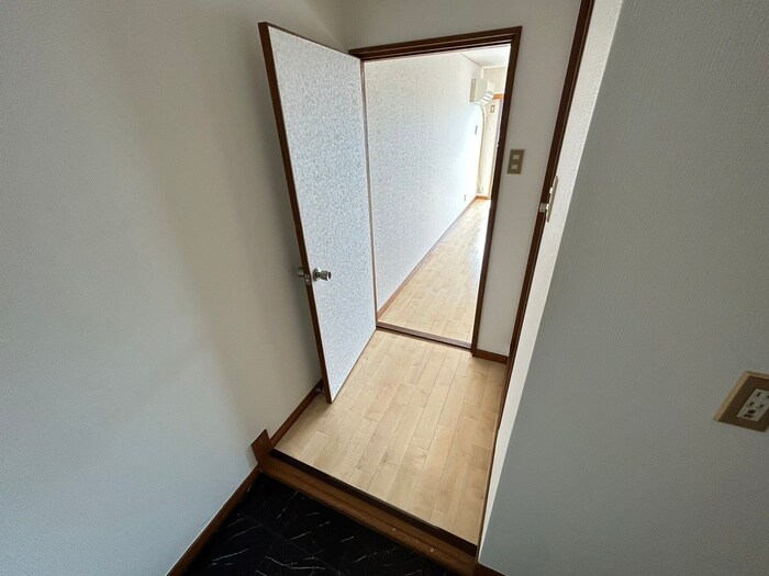 物件内観写真18　(廊下)