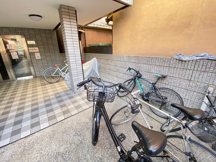 物件外観写真2　(駐輪場)