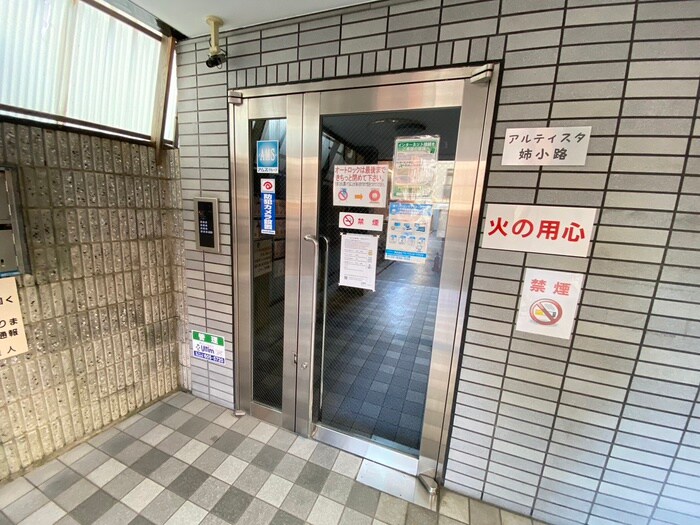 物件外観写真5　(エントランス部分)