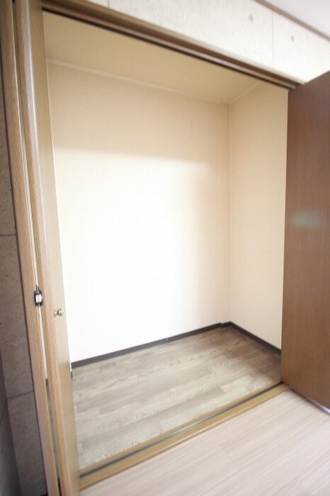 物件内観写真12　(収納)