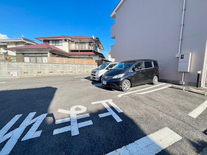 物件外観写真4　(駐車場)