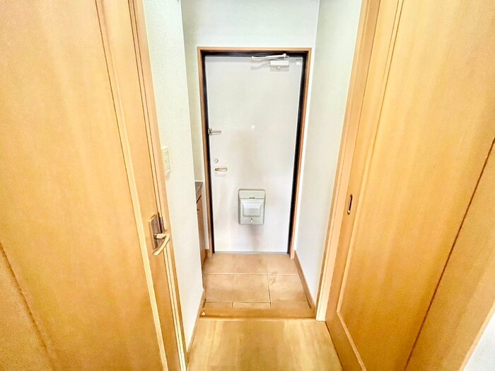 物件内観写真12　(玄関)