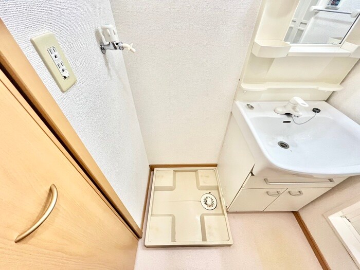 物件内観写真16　(洗濯機置場)