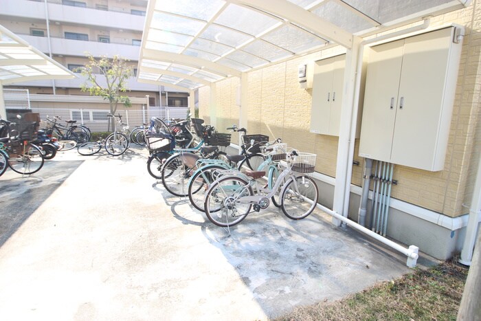 物件外観写真4　(駐輪場)