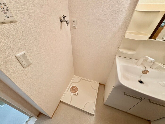 物件内観写真12　(洗濯機置場)