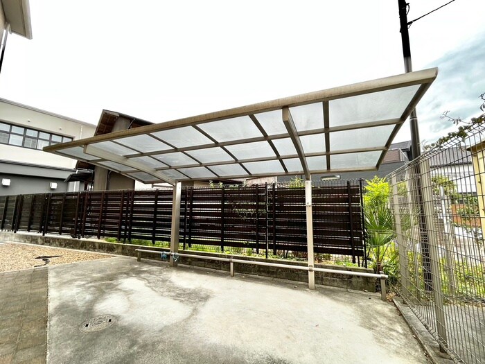 物件外観写真4　(駐輪場)