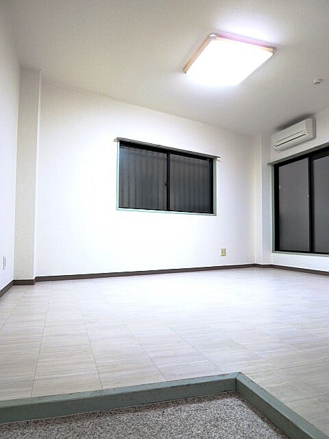 物件内観写真7　(玄関)