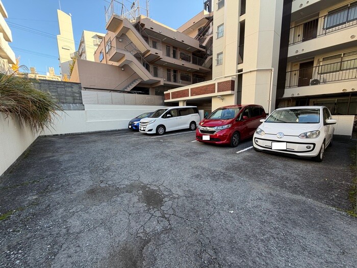 物件外観写真4　(駐車場)