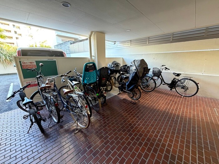 物件外観写真5　(駐輪場)