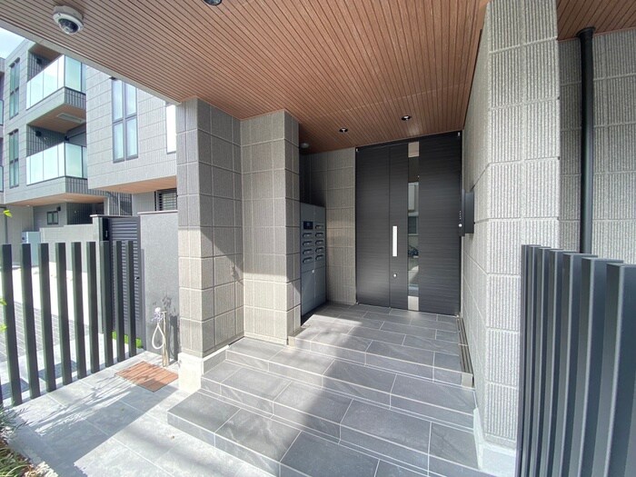 物件外観写真4　(エントランス部分)