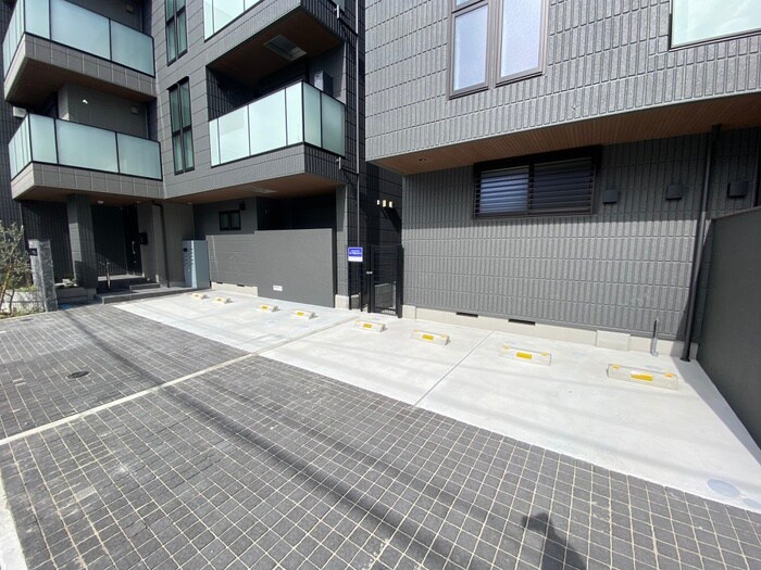 物件外観写真5　(駐車場)