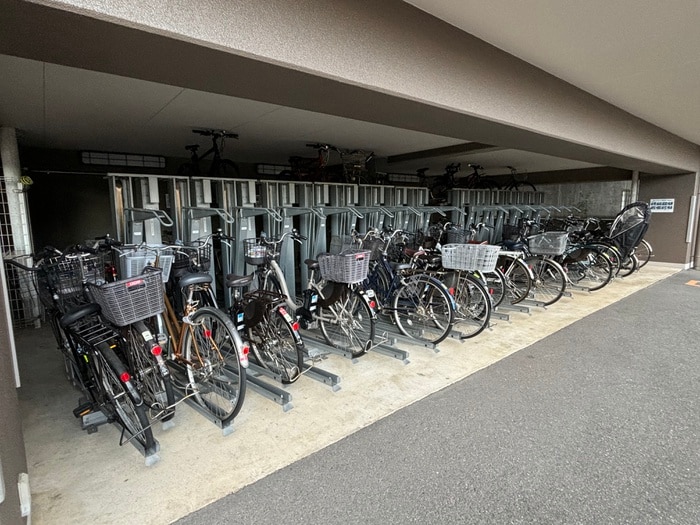 物件外観写真4　(駐輪場)