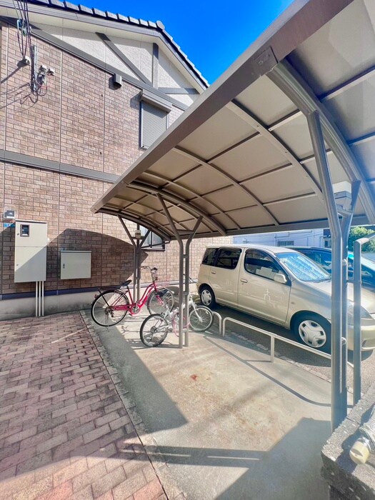 物件外観写真4　(駐輪場)