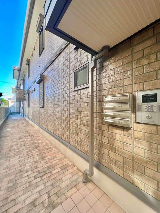 物件外観写真5　(エントランス部分)