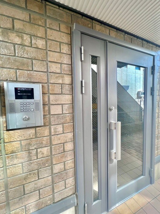 物件外観写真6　(エントランス部分)