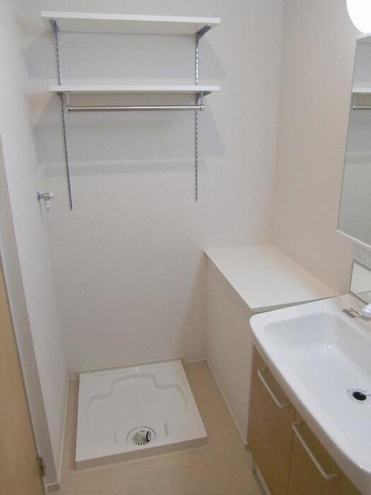 物件内観写真5　(洗濯機置場)