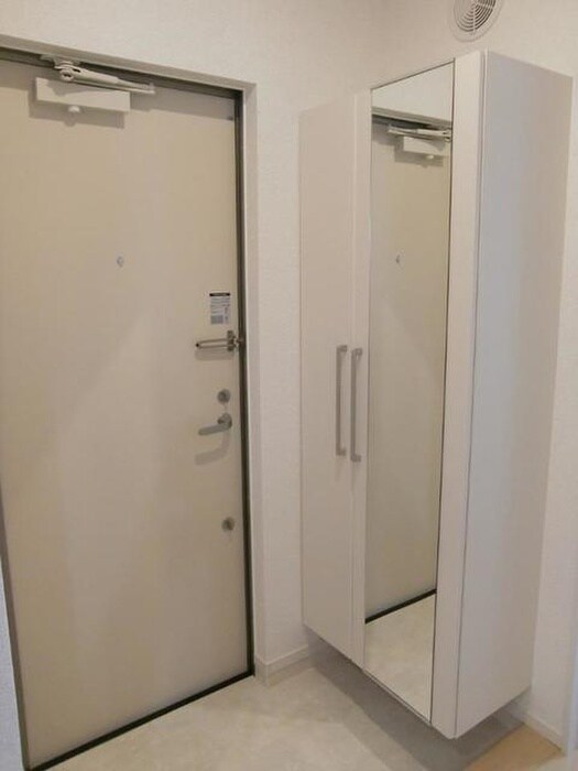 物件内観写真10　(玄関)