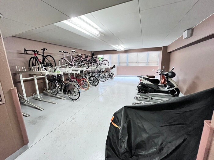 物件外観写真5　(駐輪場)