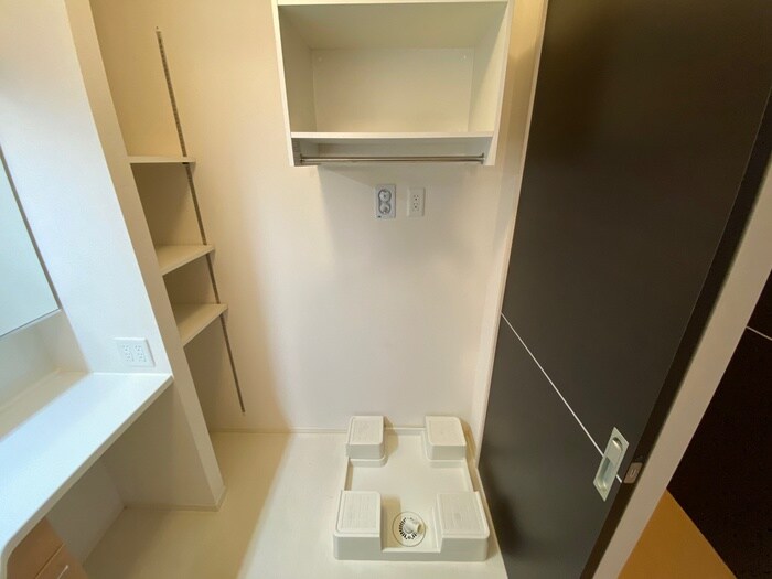 物件内観写真18　(洗濯機置場)