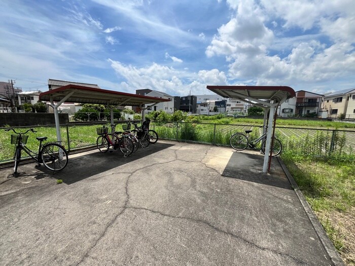 物件外観写真5　(駐輪場)