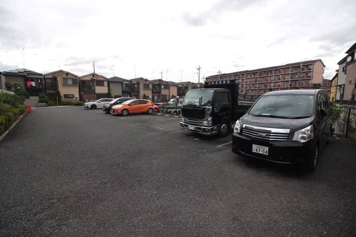 物件外観写真3　(駐車場)