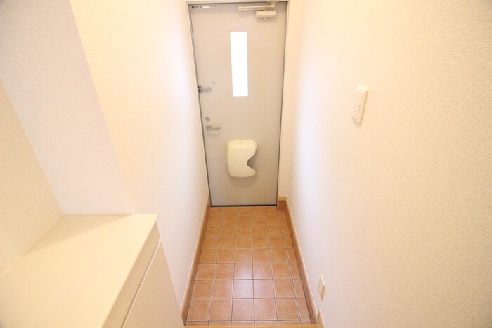 物件内観写真14　(玄関)