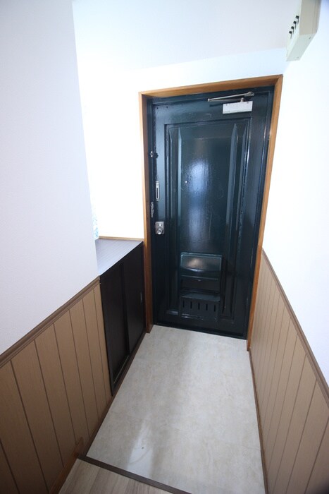物件内観写真4　(玄関)