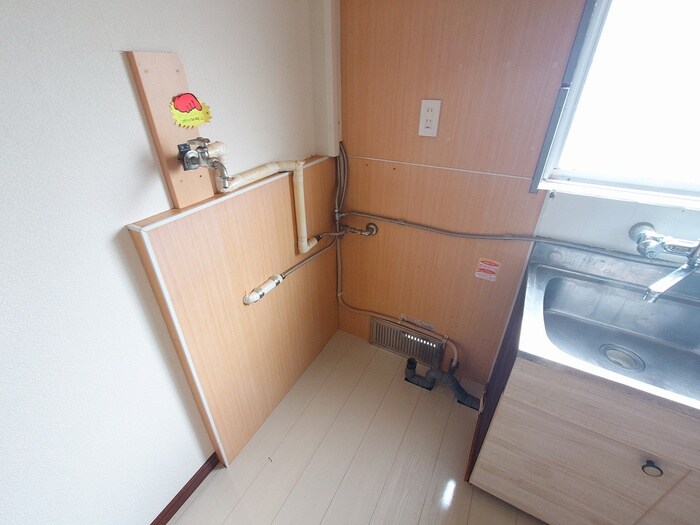 物件内観写真12　(洗濯機置場)