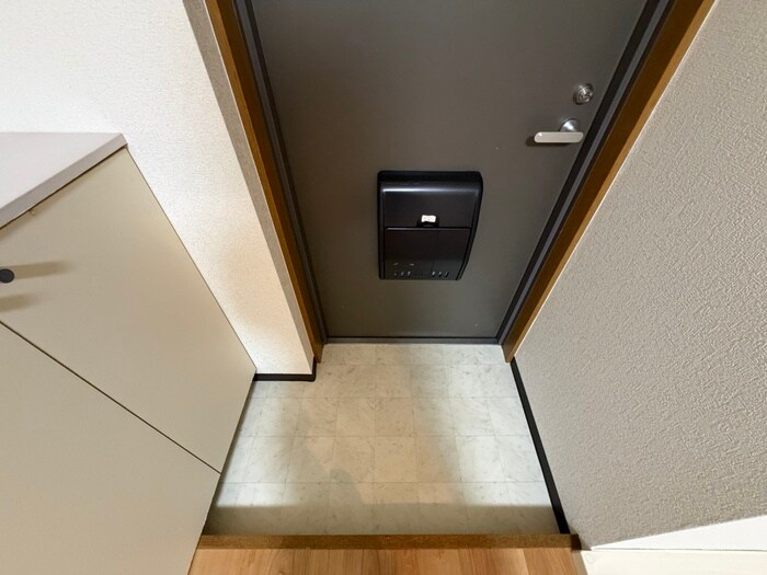 物件内観写真16　(玄関)