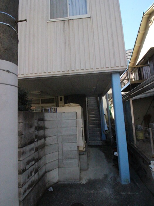 物件外観写真3　(エントランス部分)