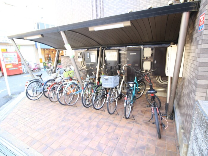 物件外観写真4　(駐輪場)