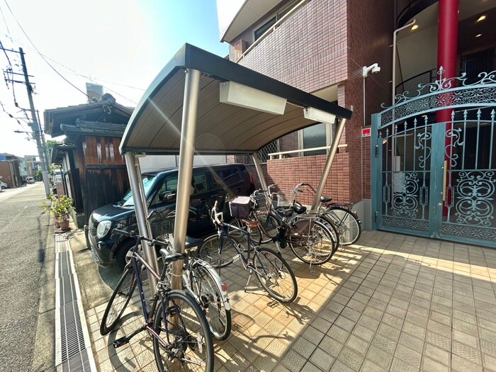 物件外観写真4　(駐輪場)