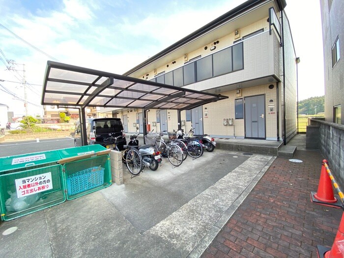 物件外観写真5　(駐輪場)