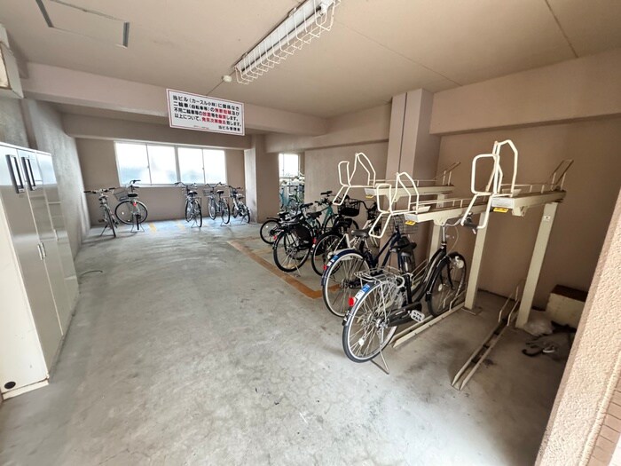 物件外観写真4　(駐輪場)