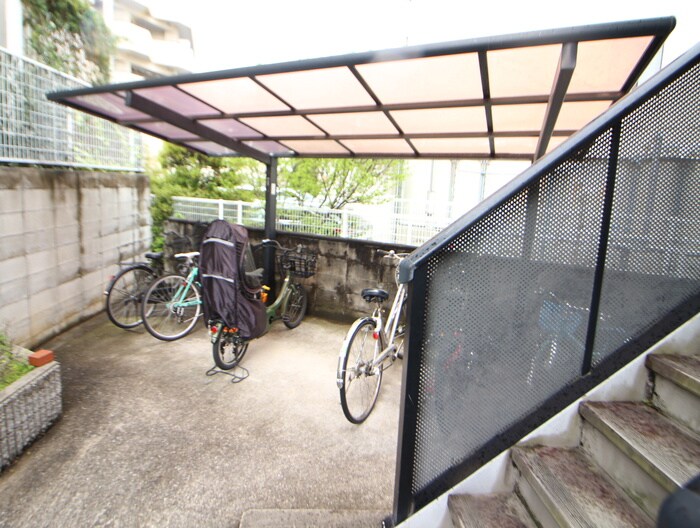 物件外観写真2　(駐輪場)