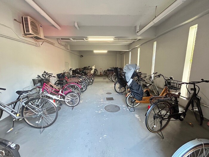 物件外観写真3　(駐輪場)