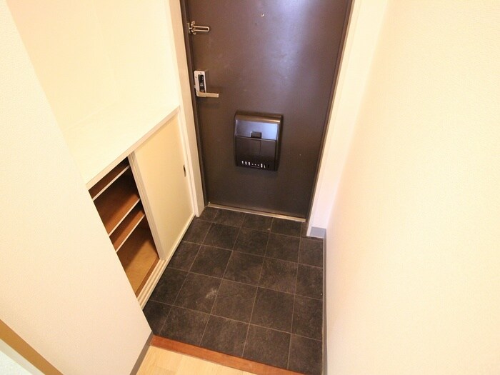 物件内観写真14　(玄関)