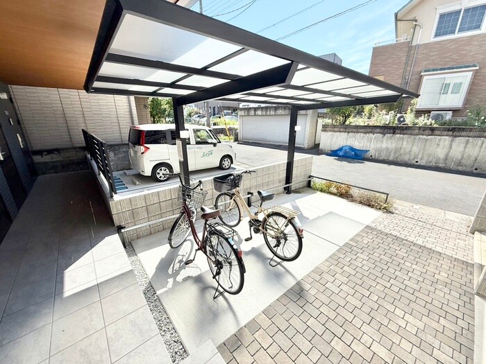 物件外観写真4　(駐輪場)