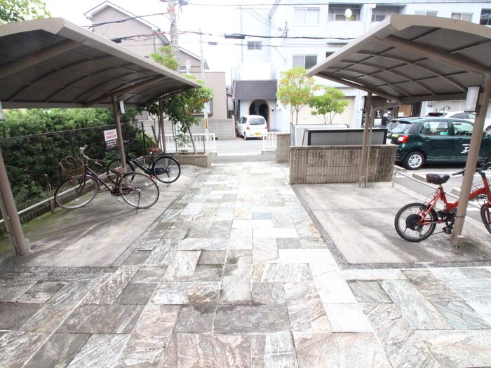 物件外観写真5　(駐輪場)