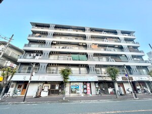 三松マンション外観写真