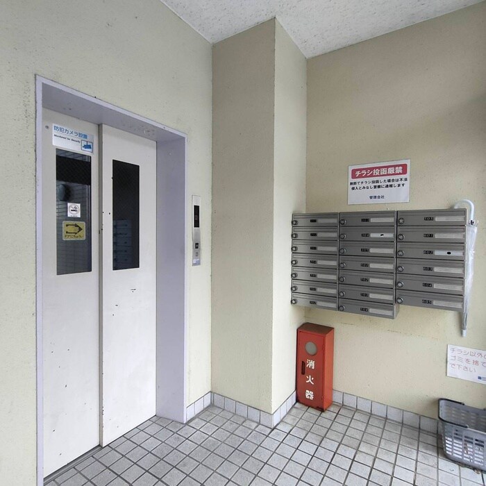 物件外観写真2　(エントランス部分)