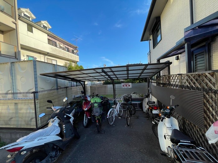 物件外観写真5　(駐輪場)