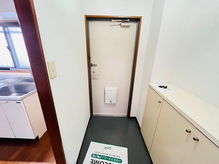 物件内観写真16　(玄関)