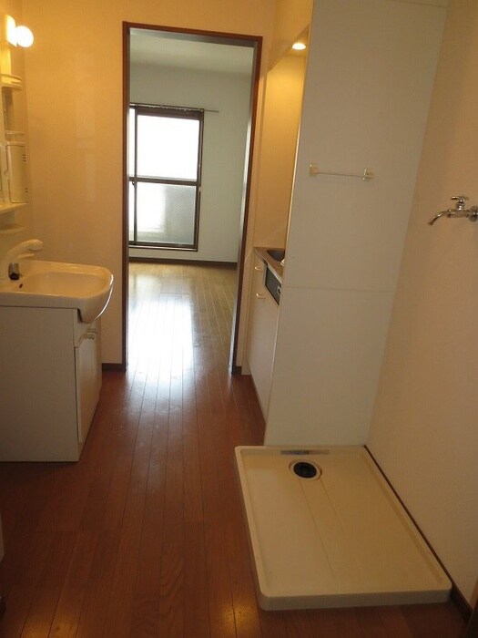 物件内観写真14　(洗濯機置場)