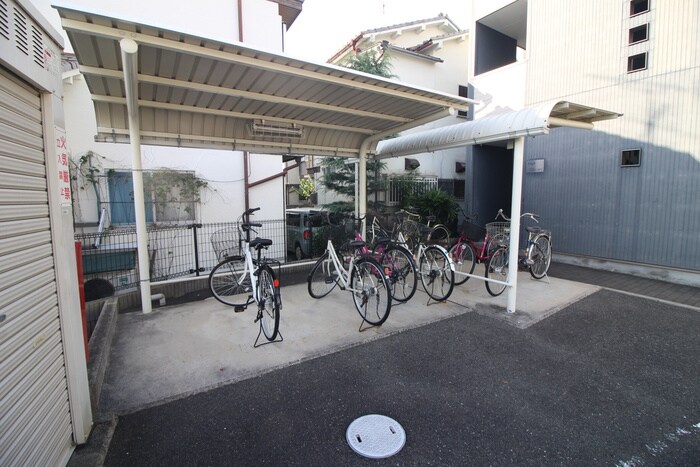 物件外観写真3　(駐輪場)