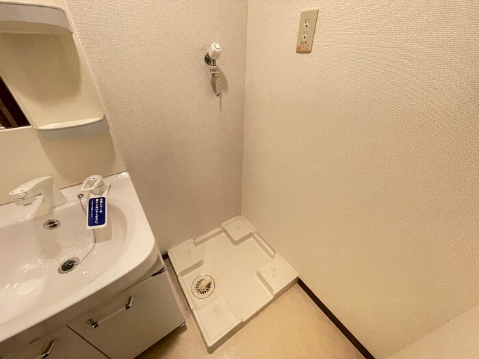 物件内観写真15　(洗濯機置場)