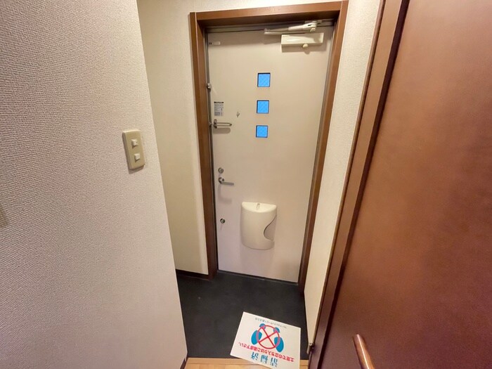 物件内観写真18　(玄関)