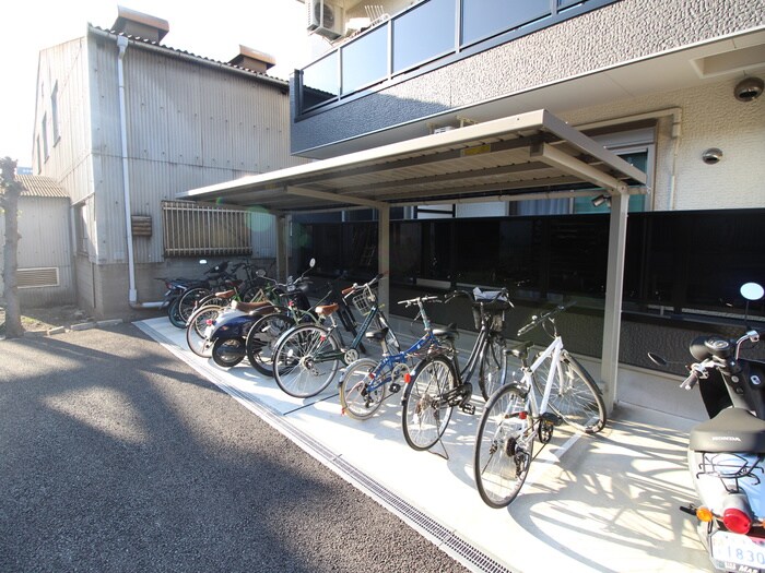 物件外観写真4　(駐輪場)